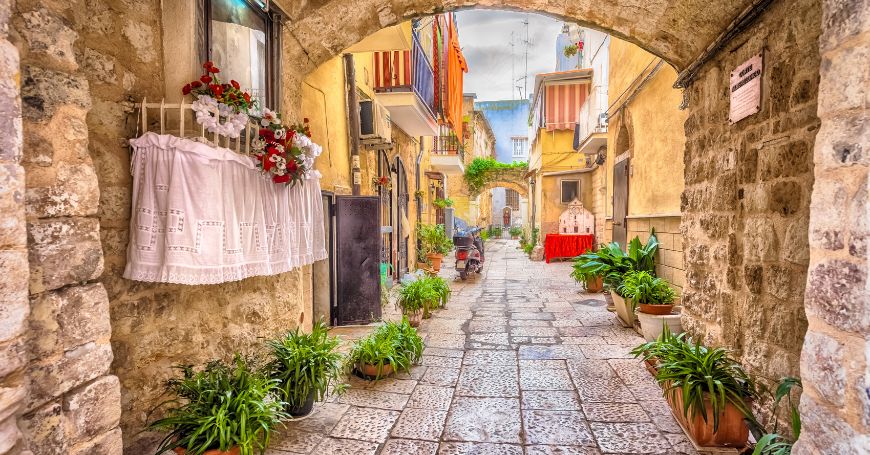 Bari Vecchia, il centro storico con i suoi vicoli e la Basilica di San Nicola