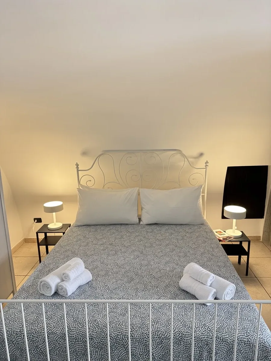 Ambiente interno di Domus Midì – Villari 2